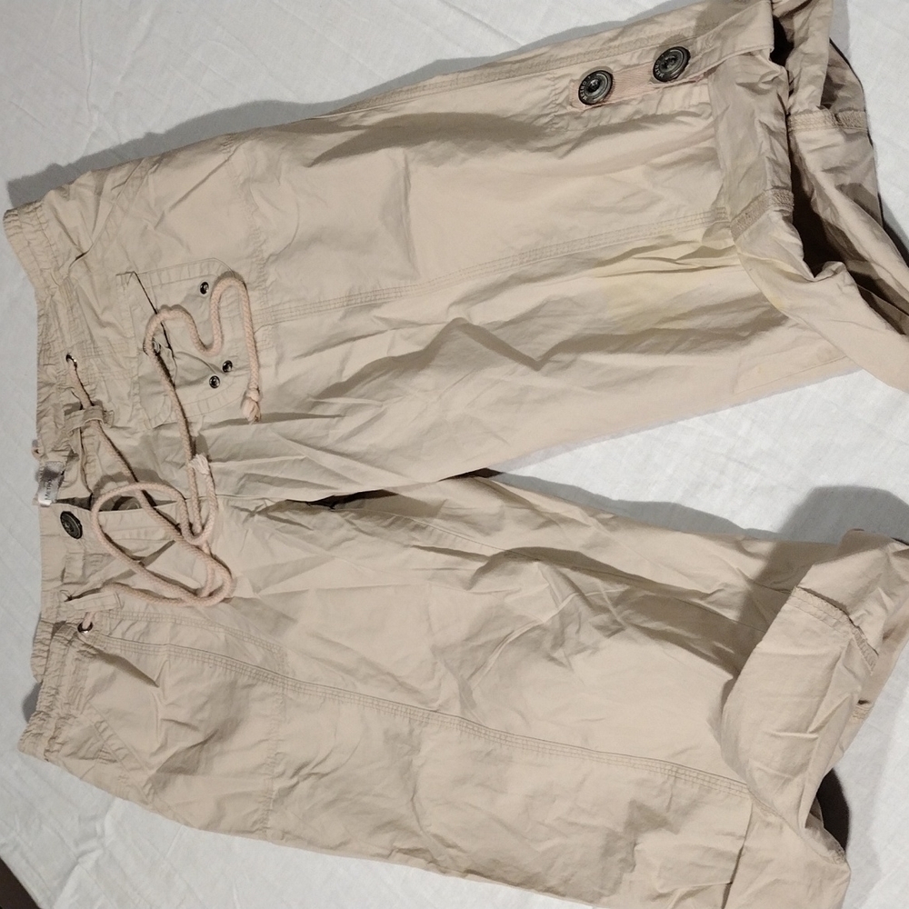 𝅺METRO 7 SZ 10 KHAKI CAPRI WITH CUTE TIE AT BACK OF WAIST